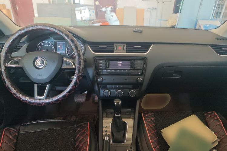 Used Skoda Octavia 2017 1.6L Automatic Smart Drive Edition Center Console