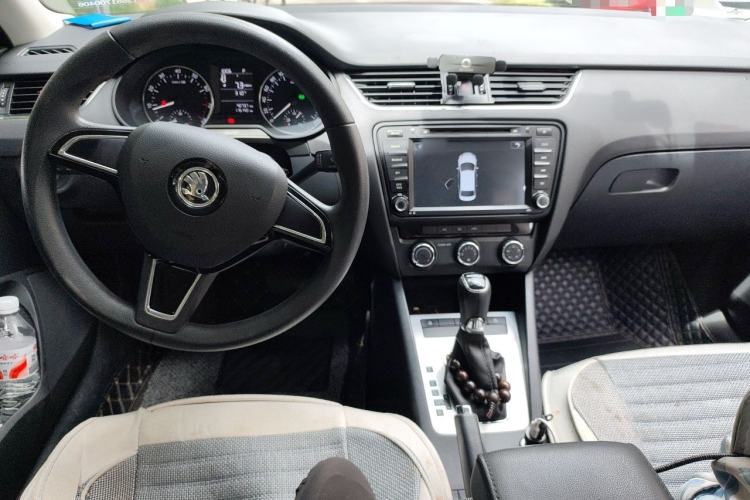 Used Skoda Octavia 2017 1.6L Automatic Chuanxing Edition Center Console