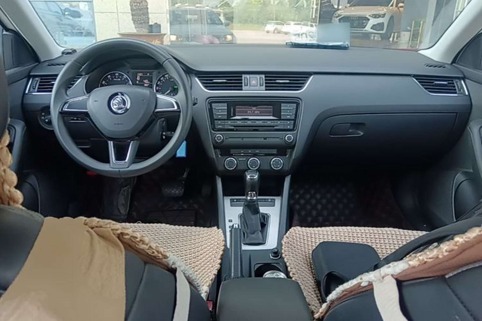 Used Skoda Octavia 2017 1.6L Automatic Chuanxing Edition Center Console