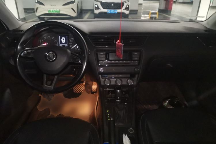 Used Skoda Octavia 2017 TSI280 DSG Smart Drive Edition Center Console