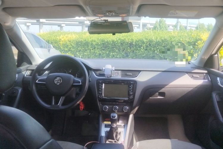 Used Skoda Octavia 2017 1.6L Manual Trend Edition Center Console
