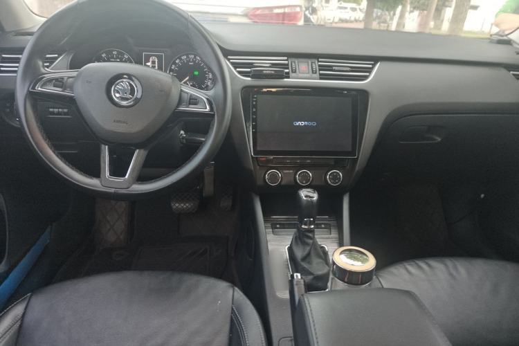 Used Skoda Octavia 2017 1.6L Automatic Smart Drive Edition Center Console