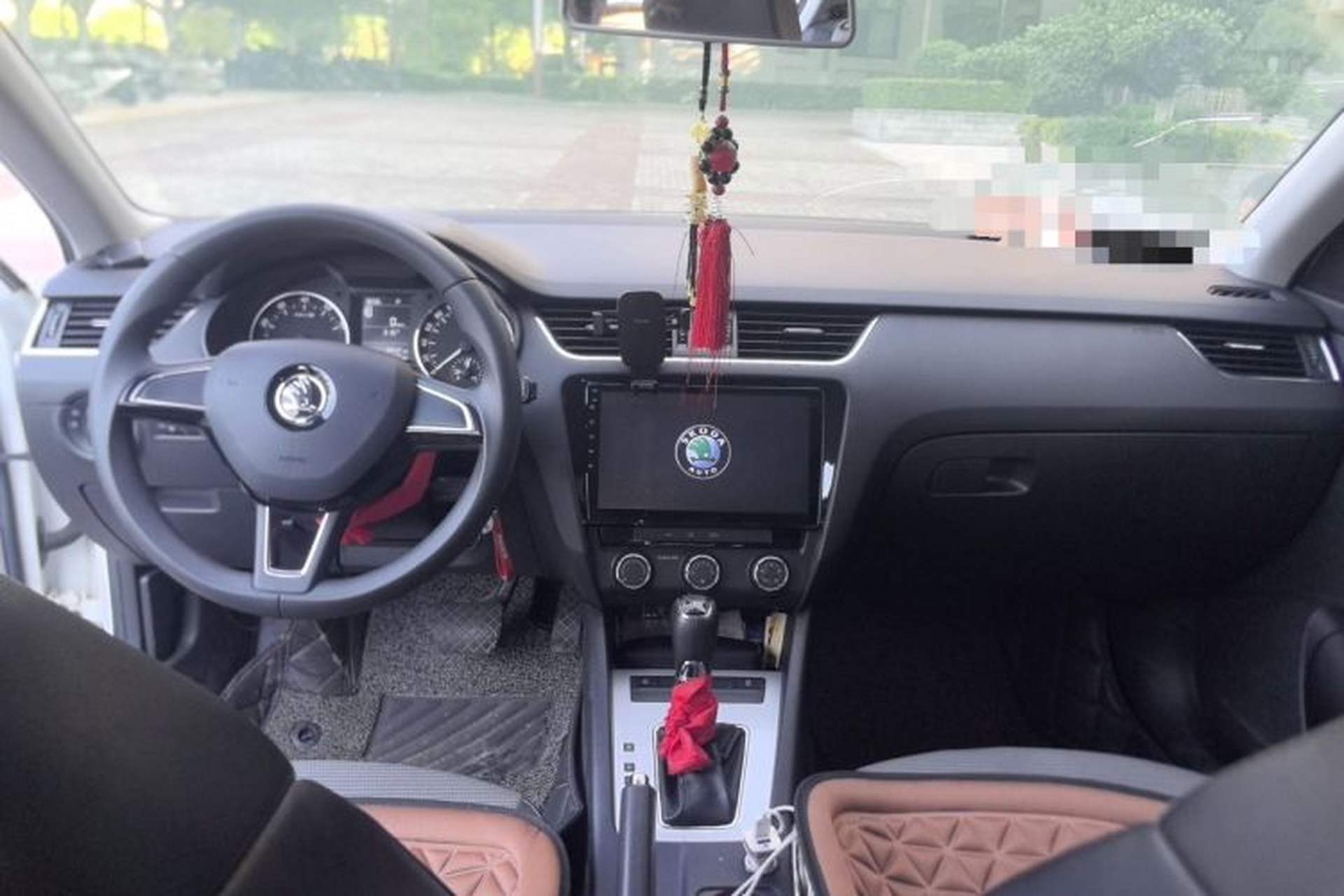 Used Skoda Octavia 2017 1.6L Automatic Chuanxing Edition Center Console