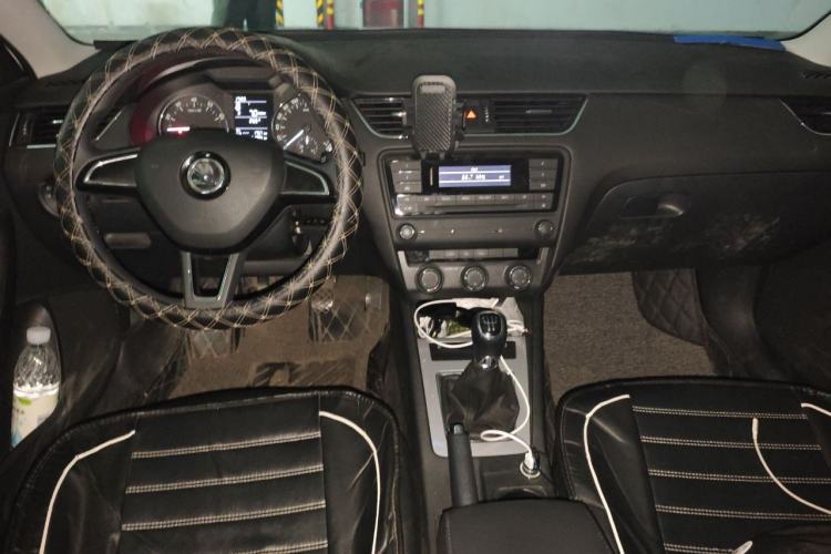 Used Skoda Octavia 2017 1.6L Manual Trend Edition Center Console