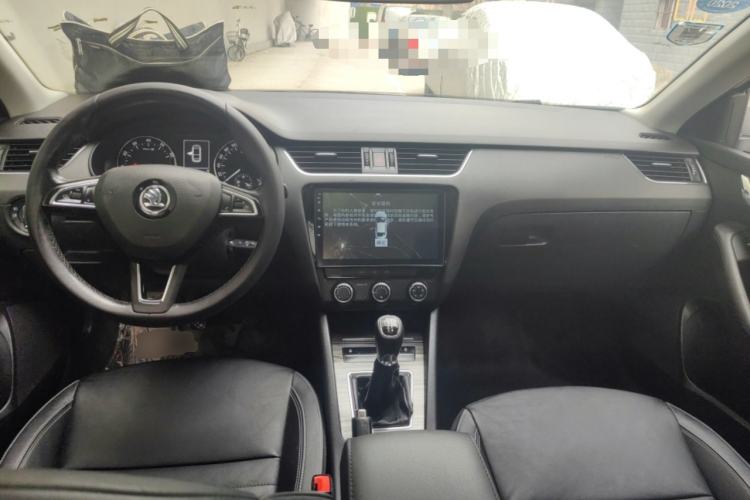 Used Skoda Octavia 2017 1.6L Manual Smart Drive Edition Center Console