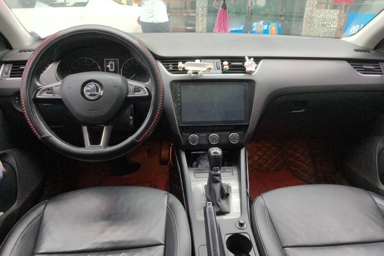 Used Skoda Octavia 2017 TSI280 DSG Smart Drive Edition Center Console