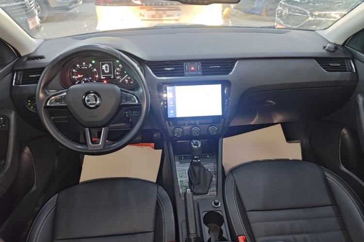 Used Skoda Octavia 2017 1.6L Automatic Smart Drive Edition Center Console