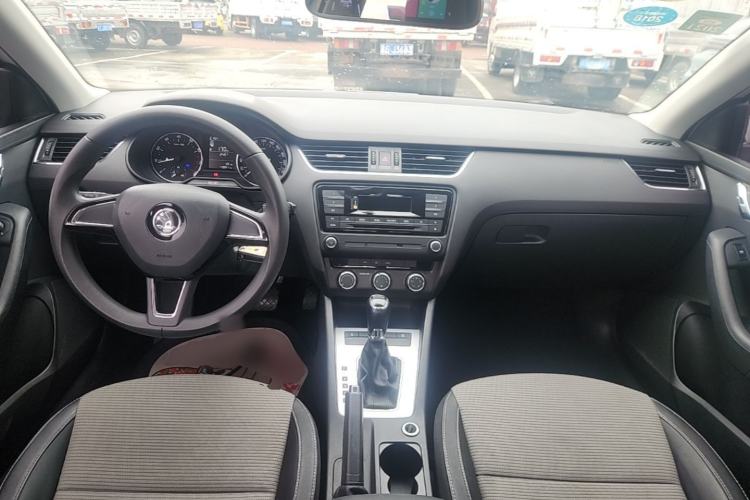 Used Skoda Octavia 2017 1.6L Automatic Chuanxing Edition Center Console