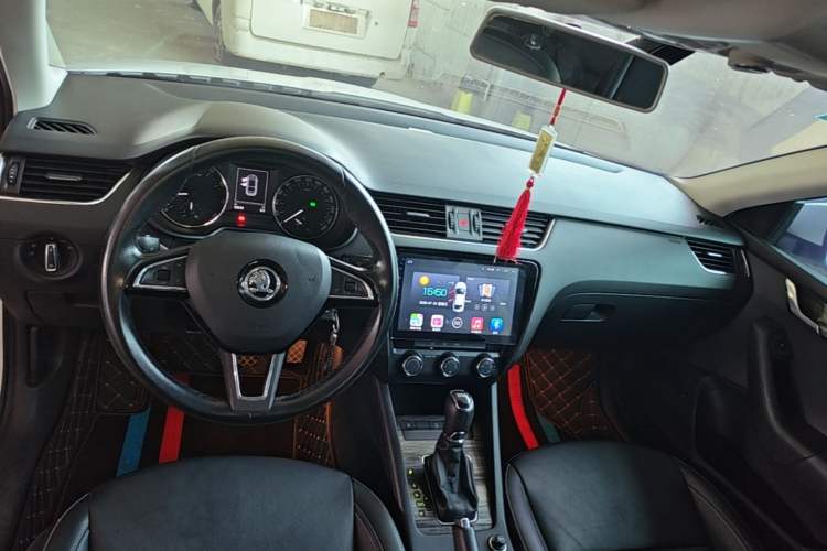 Used Skoda Octavia 2017 TSI280 DSG Smart Drive Edition Center Console
