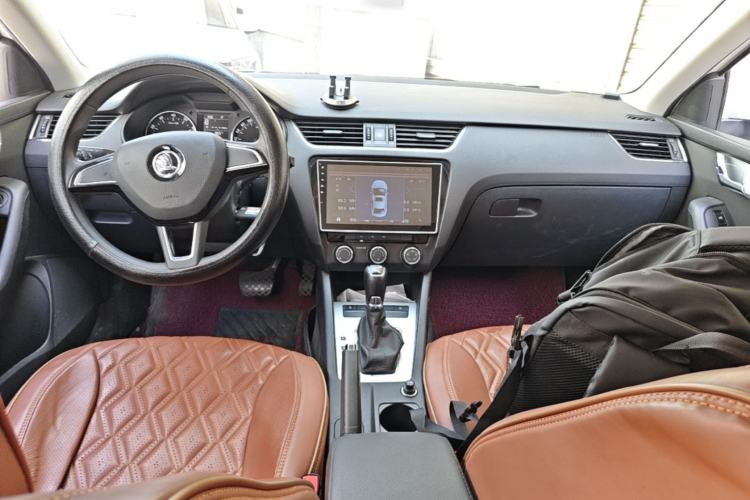 Used Skoda Octavia 2017 1.6L Automatic Chuanxing Edition Center Console