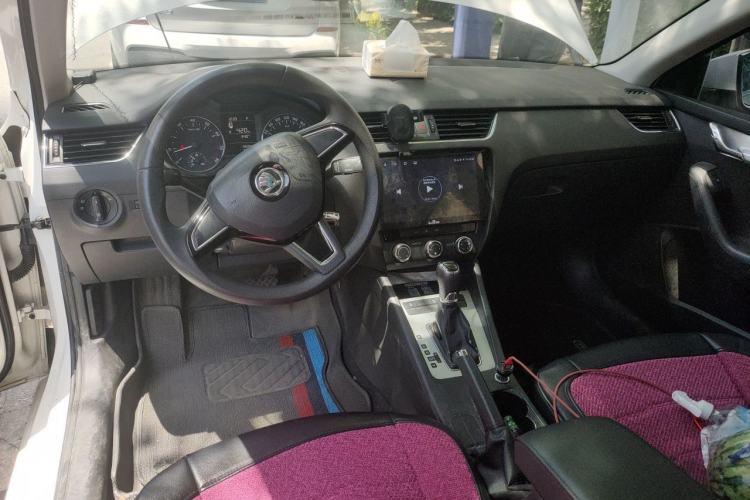 Used Skoda Octavia 2017 1.6L Automatic Chuanxing Edition Center Console
