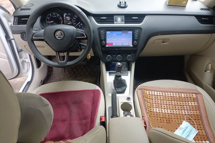 Used Skoda Octavia 2017 1.6L Automatic Chuanxing Edition Center Console