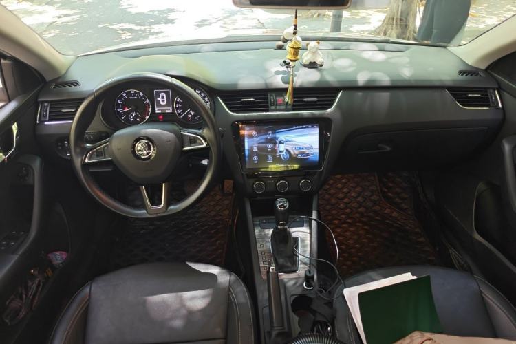 Used Skoda Octavia 2017 1.6L Automatic Smart Drive Edition Center Console
