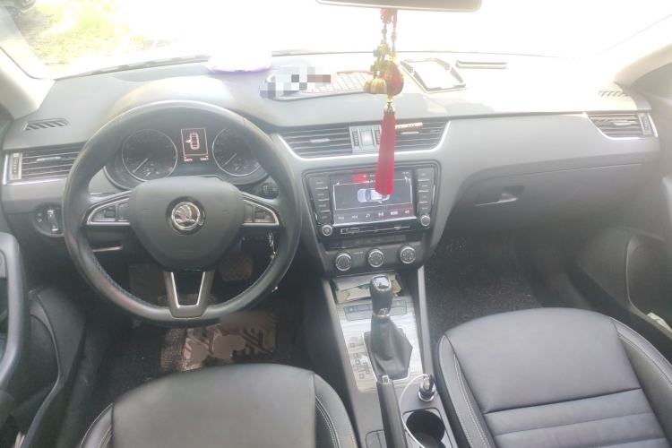 Used Skoda Octavia 2017 TSI280 DSG Smart Drive Edition Center Console