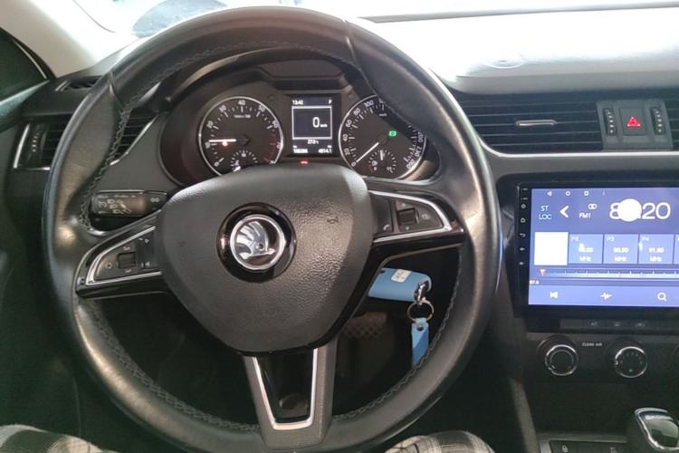 Used Skoda Octavia 2017 1.6L Automatic Smart Drive Edition Center Console
