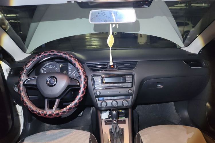 Used Skoda Octavia 2017 1.6L Automatic Chuanxing Edition Center Console