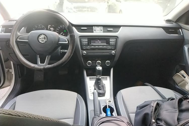Used Skoda Octavia 2017 1.6L Automatic Chuanxing Edition Center Console