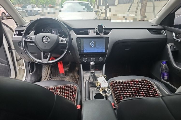 Used Skoda Octavia 2017 1.6L Automatic Smart Drive Edition Center Console