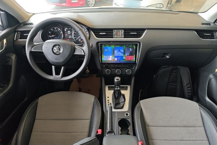 Used Skoda Octavia 2017 1.6L Automatic Chuanxing Edition Center Console