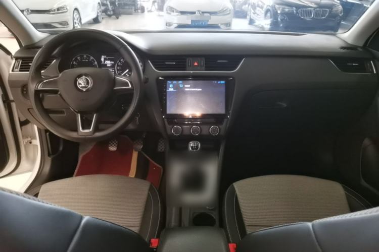 Used Skoda Octavia 2017 1.6L Manual Trend Edition Center Console