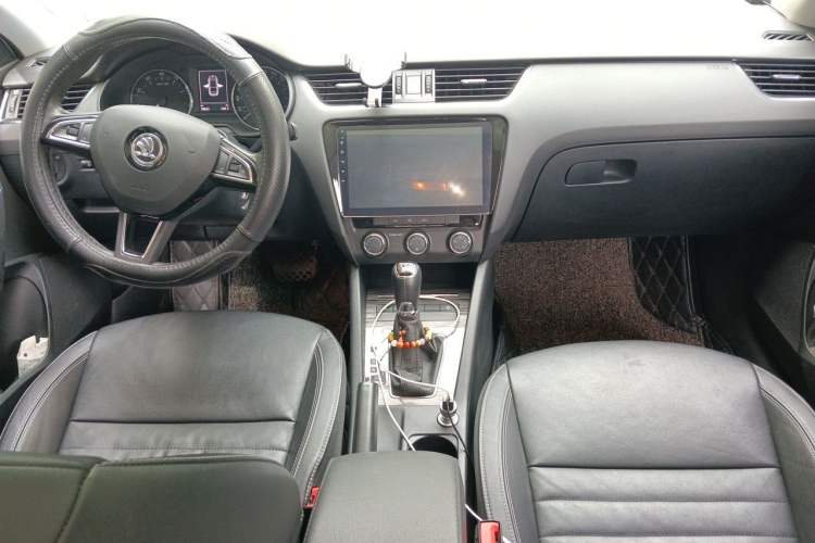 Used Skoda Octavia 2017 1.6L Automatic Smart Drive Edition Center Console