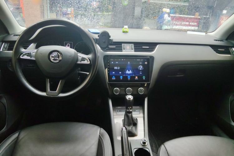 Used Skoda Octavia 2017 1.6L Automatic Smart Drive Edition Center Console