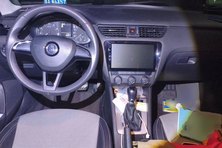 Used Skoda Octavia 2017 1.6L Automatic Chuanxing Edition Center Console