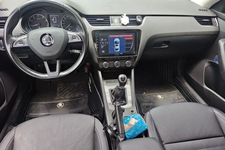 Used Skoda Octavia 2017 1.6L Manual Smart Drive Edition Center Console
