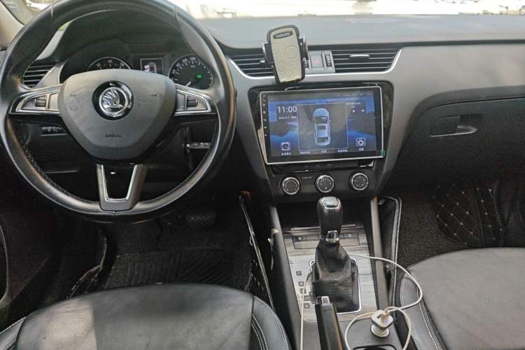 Used Skoda Octavia 2017 1.6L Automatic Smart Drive Edition Center Console