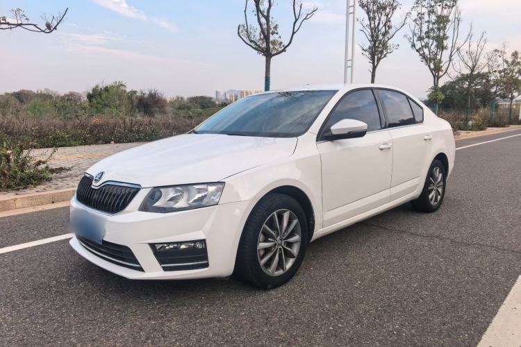 Used Skoda Octavia 2017 Classic Model 1.6L Automatic Comfort Edition Guazi used car, China used car export, Used car for sale, Used cars, Cheapest cars for sale