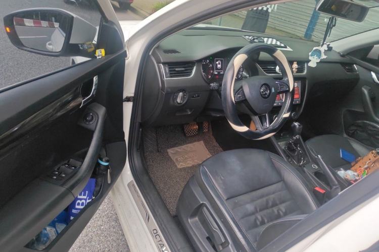 Used Skoda Octavia 2017 1.6L Automatic Smart Drive Edition Driver Seat