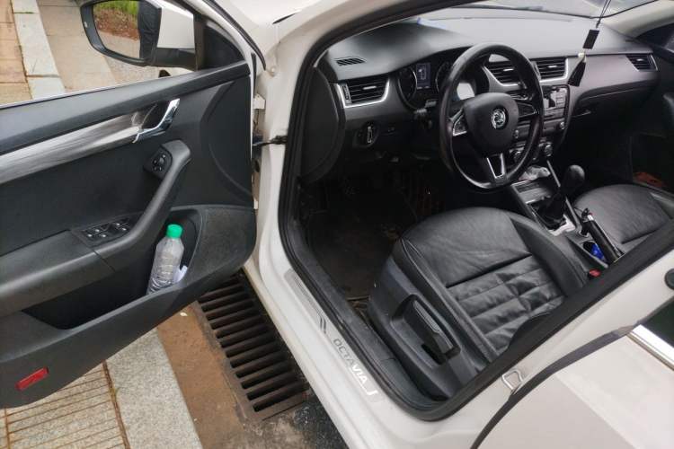 Used Skoda Octavia 2017 1.6L Manual Smart Drive Edition Driver Seat