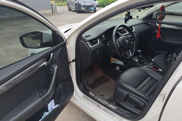 Used Skoda Octavia 2017 1.6L Automatic Smart Drive Edition Driver Seat