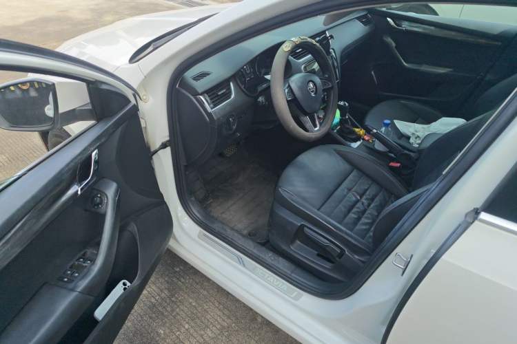 Used Skoda Octavia 2017 1.6L Automatic Smart Drive Edition Driver Seat
