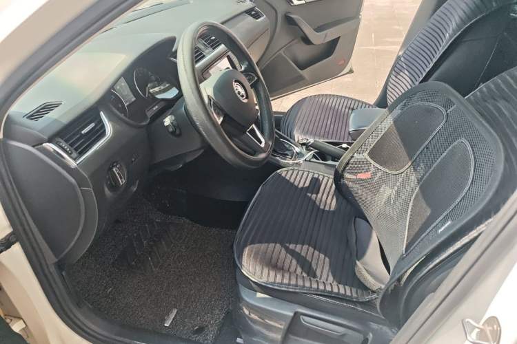 Used Skoda Octavia 2017 1.6L Automatic Smart Drive Edition Driver Seat