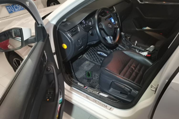 Used Skoda Octavia 2017 1.6L Automatic Smart Drive Edition Driver Seat