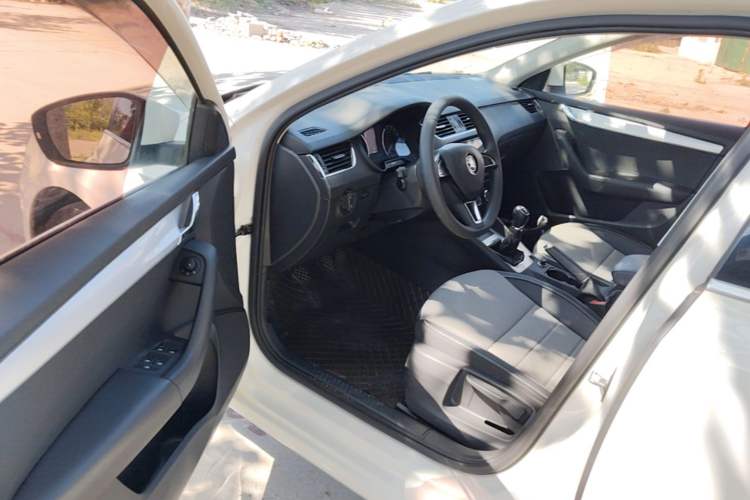 Used Skoda Octavia 2017 1.6L Manual Trend Edition Driver Seat