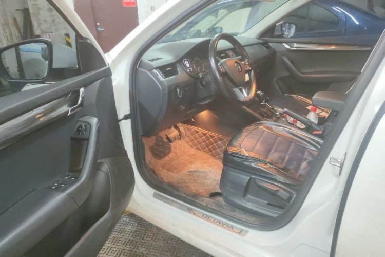 Used Skoda Octavia 2017 TSI280 DSG Smart Drive Edition Driver Seat