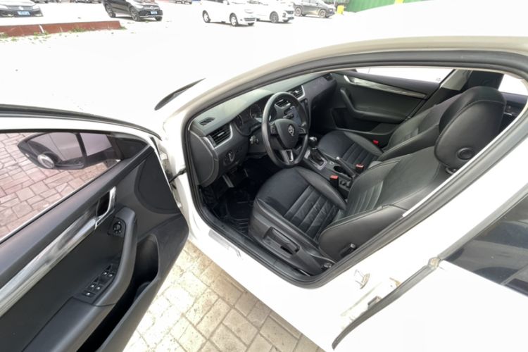Used Skoda Octavia 2017 1.6L Automatic Smart Drive Edition Driver Seat