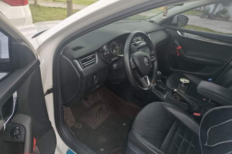 Used Skoda Octavia 2017 1.6L Automatic Smart Drive Edition Driver Seat