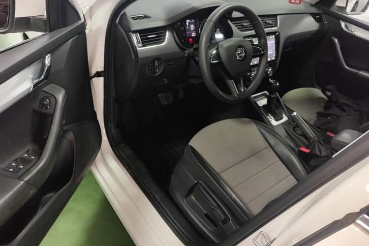 Used Skoda Octavia 2017 1.6L Automatic Chuanxing Edition Driver Seat