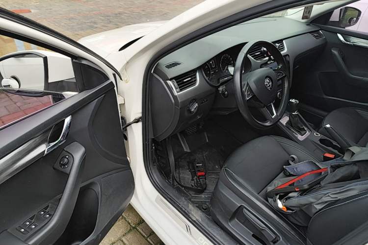 Used Skoda Octavia 2017 1.6L Automatic Smart Drive Edition Driver Seat