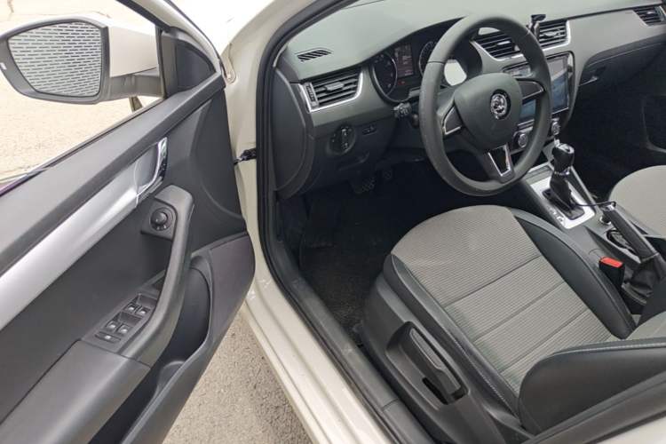 Used Skoda Octavia 2017 1.6L Automatic Chuanxing Edition Driver Seat