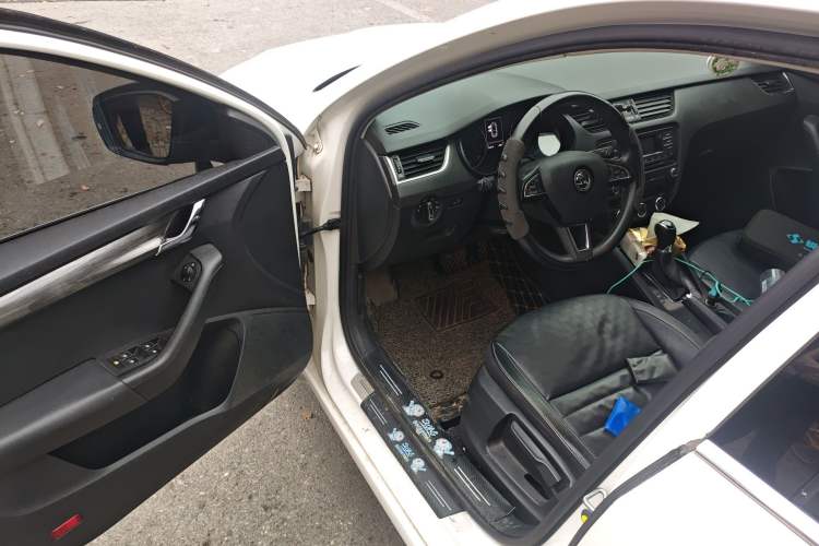 Used Skoda Octavia 2017 1.6L Automatic Smart Drive Edition Driver Seat
