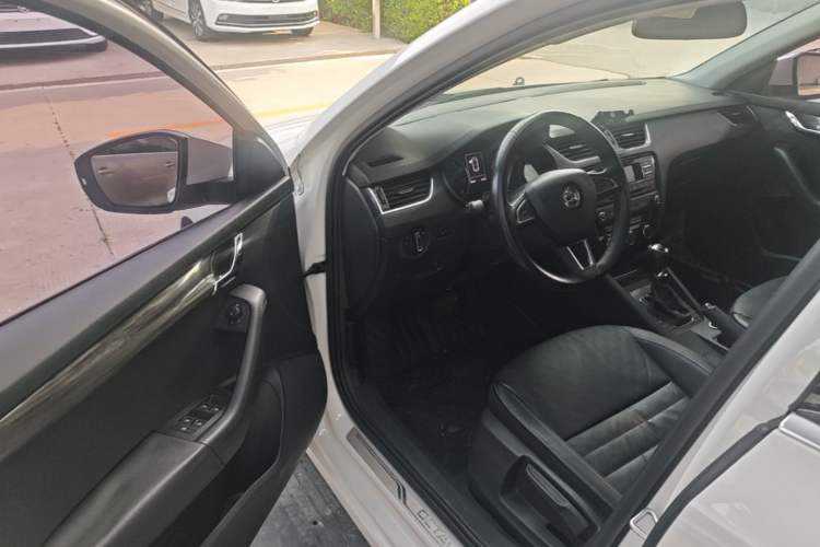 Used Skoda Octavia 2017 TSI280 DSG Smart Drive Edition Driver Seat
