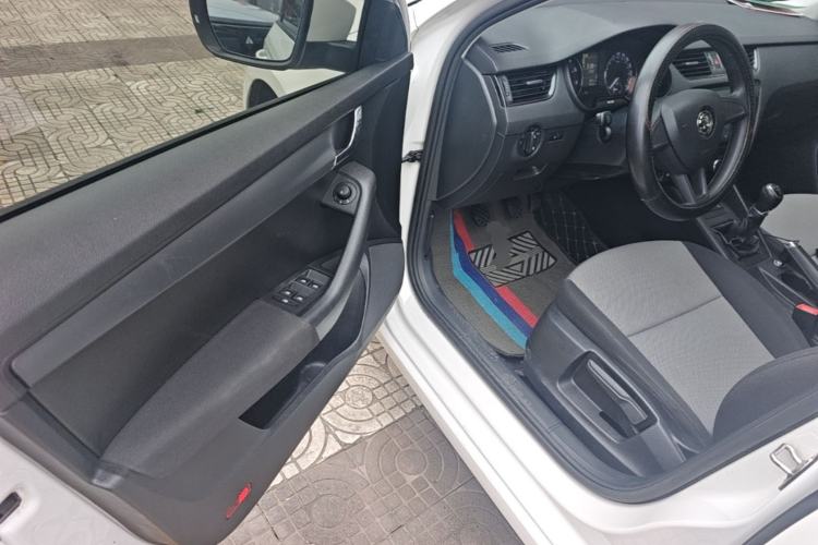 Used Skoda Octavia 2017 Classic Model 1.6L Manual Standard Edition Driver Seat