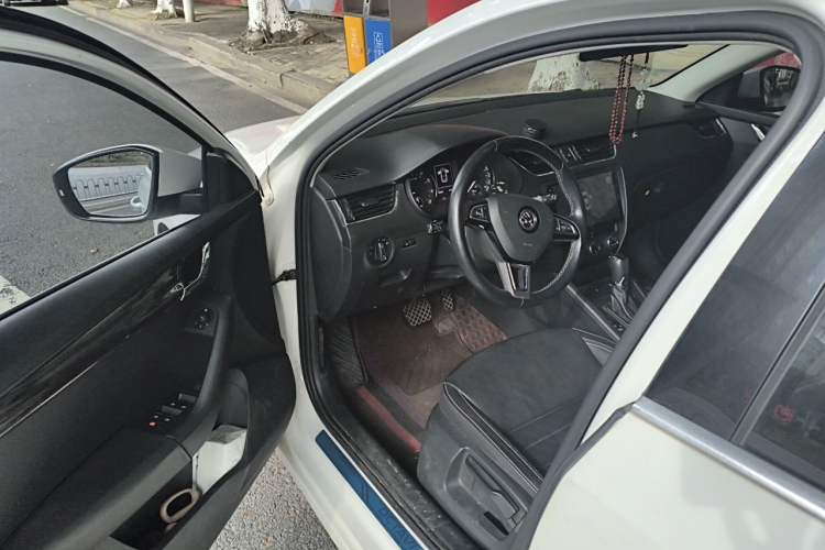 Used Skoda Octavia 2017 1.6L Automatic Smart Drive Edition Driver Seat