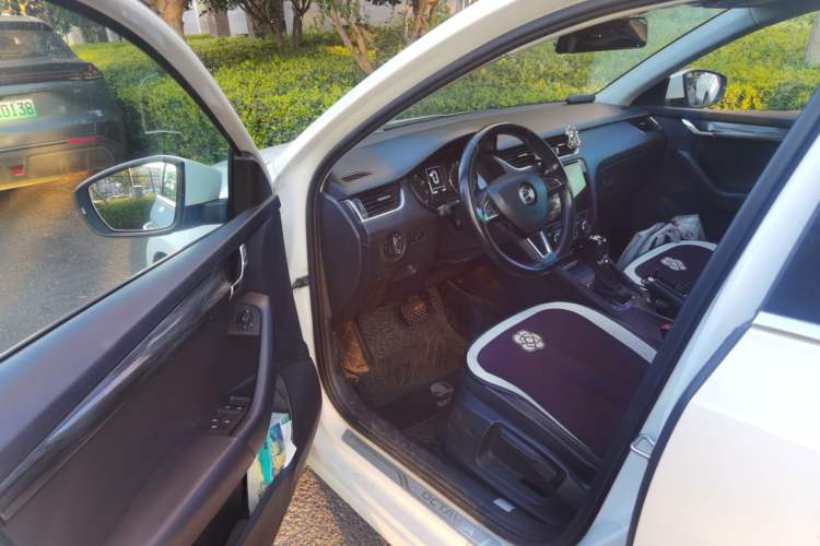 Used Skoda Octavia 2017 1.6L Automatic Smart Drive Edition Driver Seat