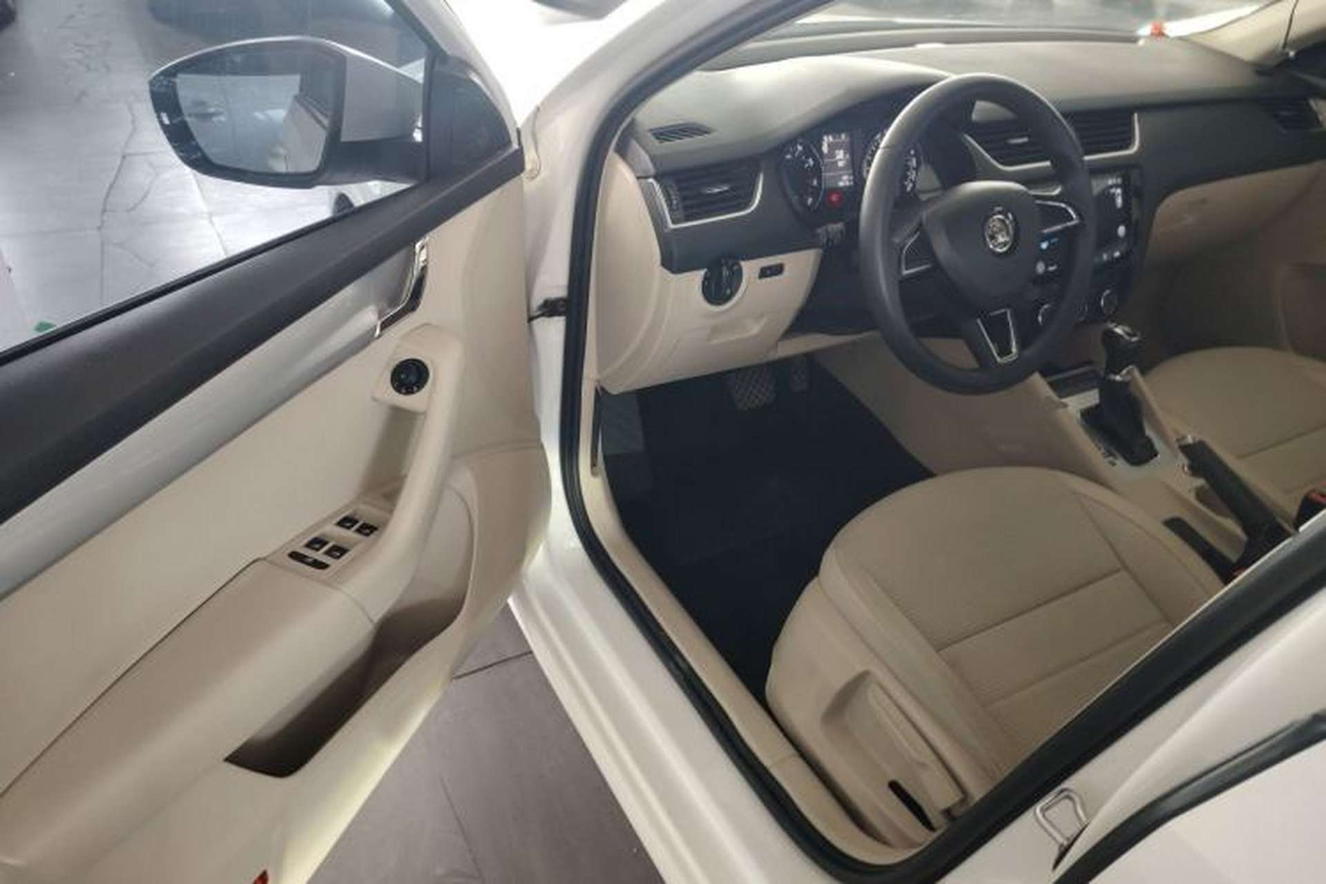 Used Skoda Octavia 2017 1.6L Automatic Chuanxing Edition Driver Seat