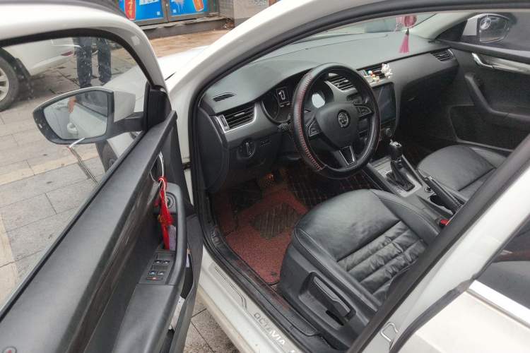 Used Skoda Octavia 2017 TSI280 DSG Smart Drive Edition Driver Seat